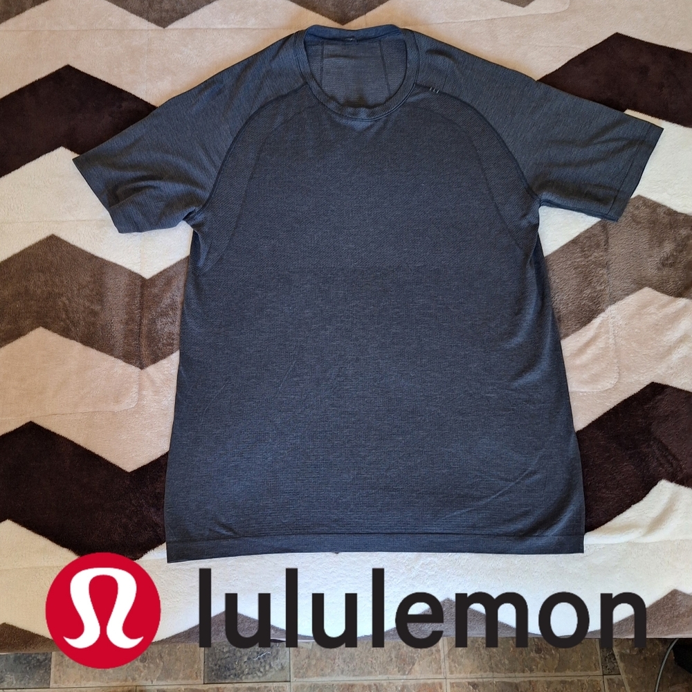 Lululemon men's workout athletic t-shirt